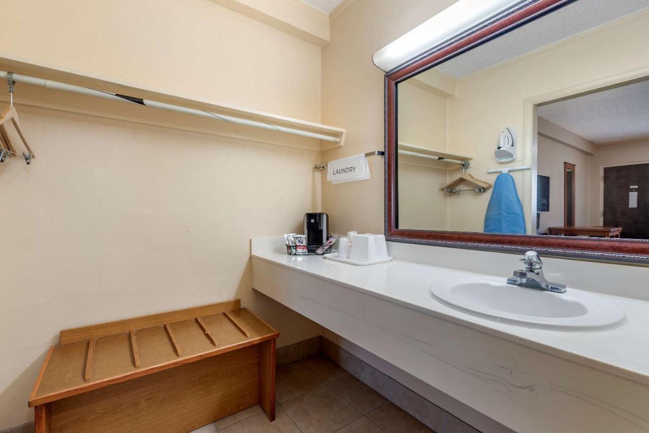 Asam Hotel Goodland Экстерьер фото